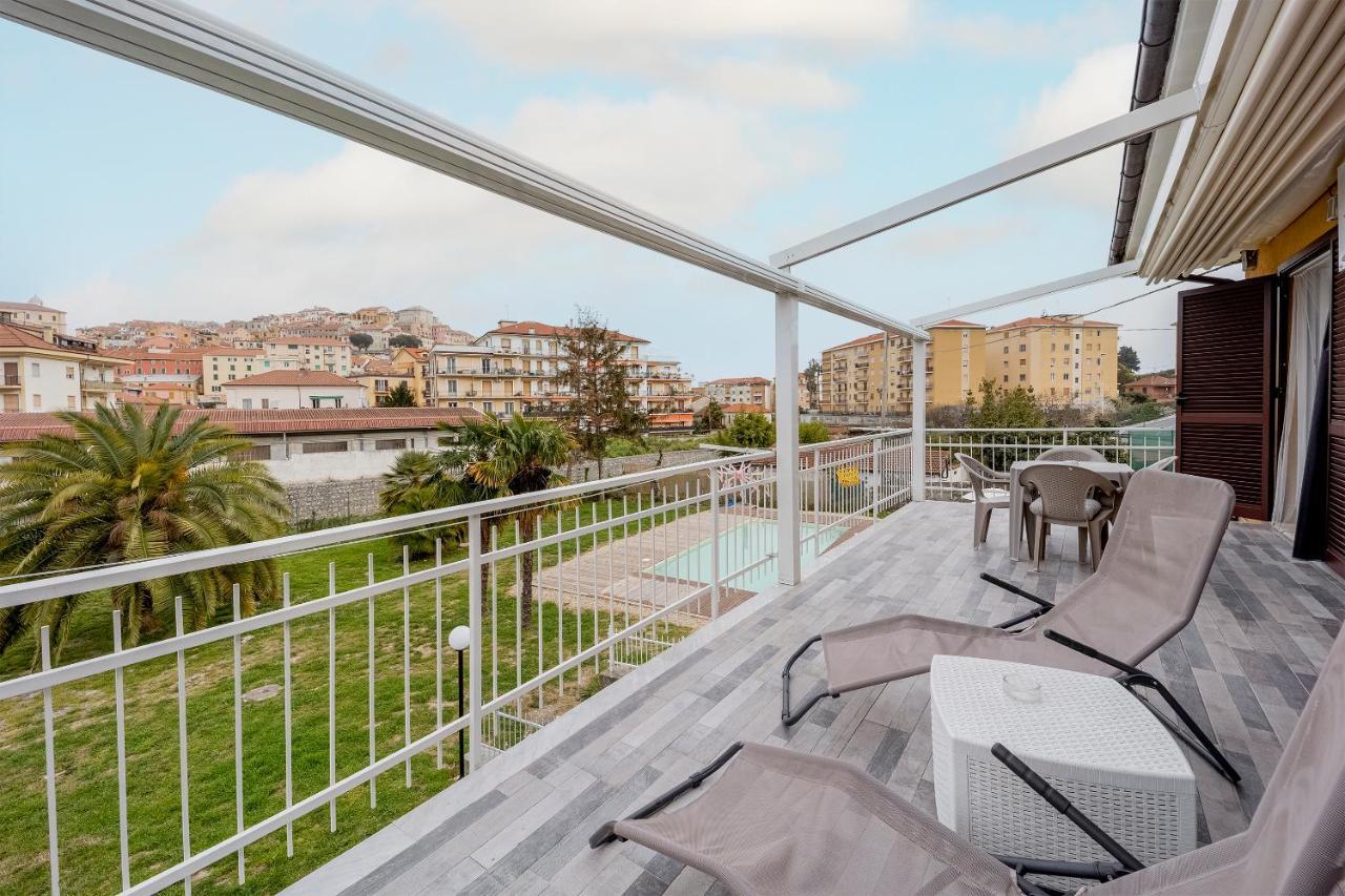 Il Gattino Di Porto - Apt 5 - Bilocale Terrazzo Piscina Imperia Exterior photo